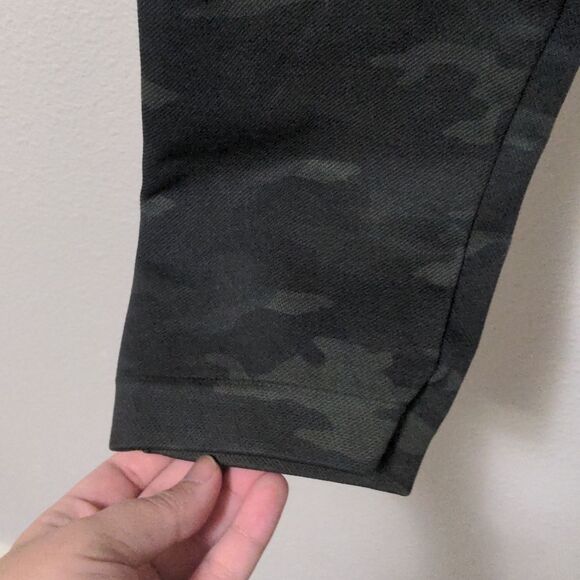 Spanx Seamless Camo Leggings - Picture 3 of 4